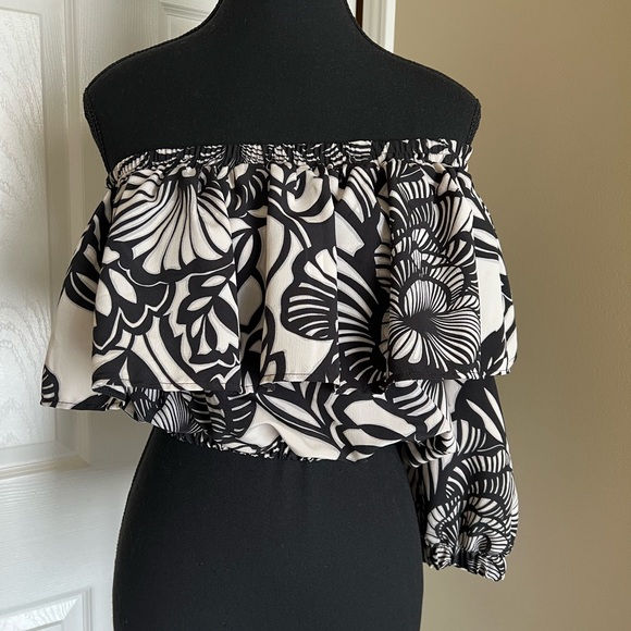 Topshop One Sleeve Off the Shoulder Ruffled Crop Top Size 8 - Picture 2 of 6